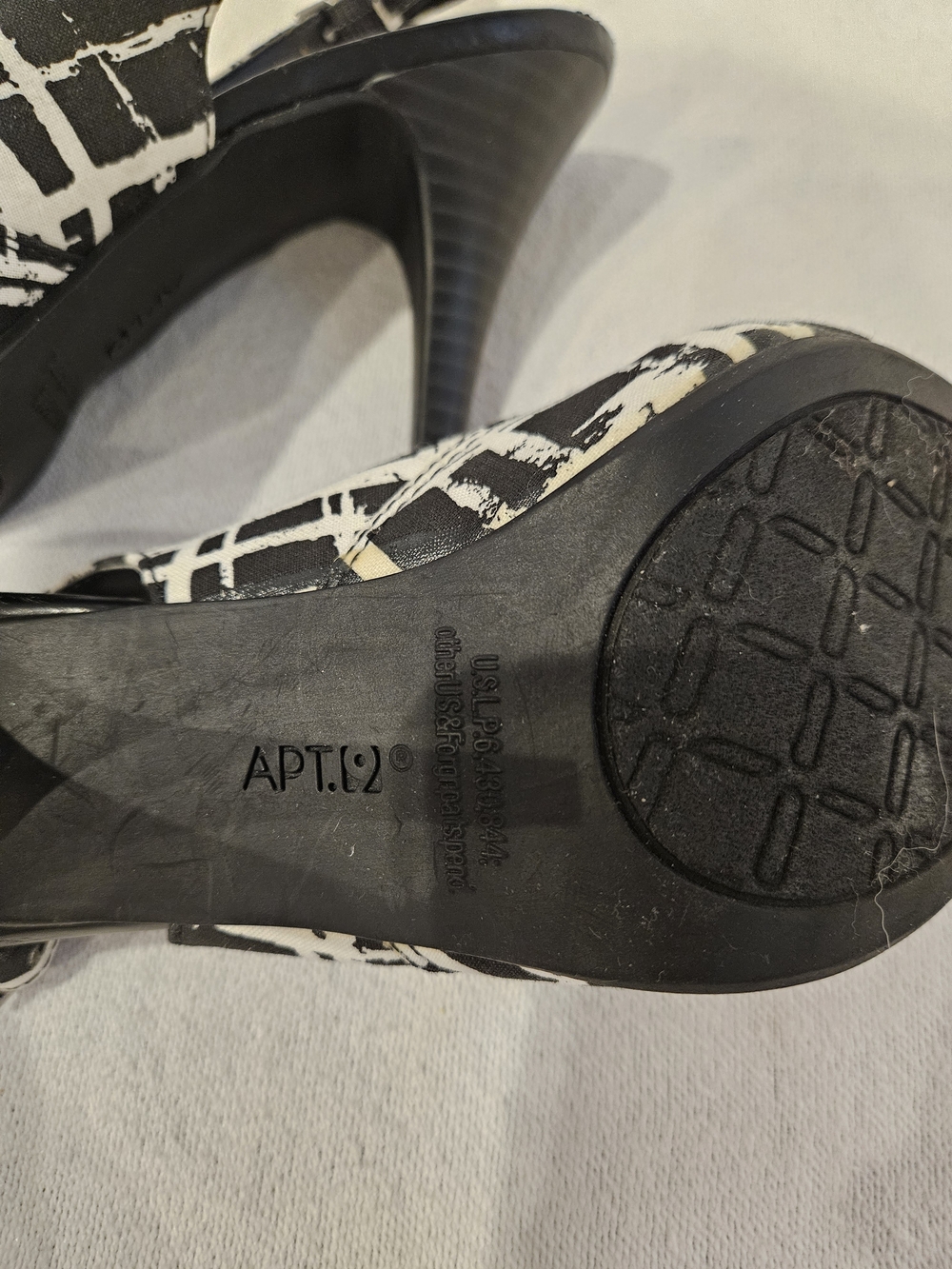 Apt. 9 Arden Black & White Graphic Slingback Peep-Toe Heels 6 - Picture 8 of 9
